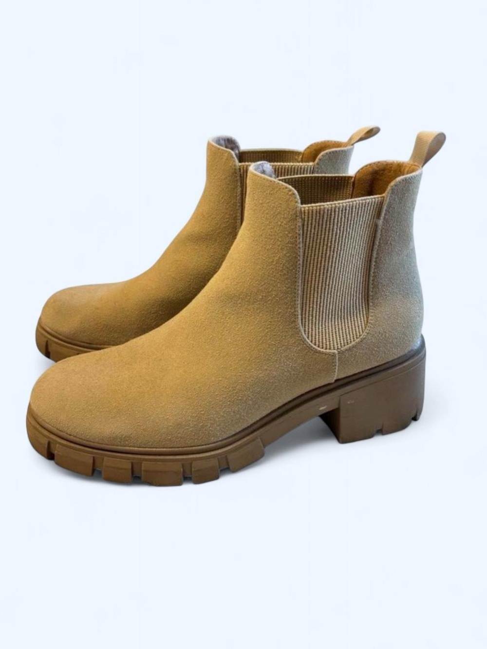 Women’s Chelsea Lug Booties in Tan